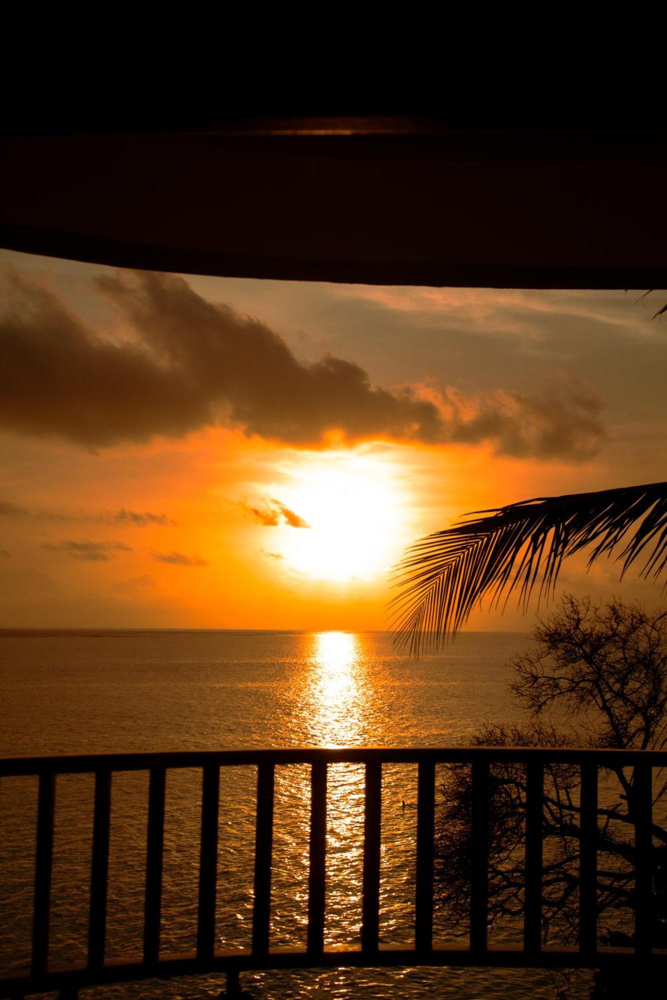 Hotel Manta Sea View Himandhoo Exterior foto